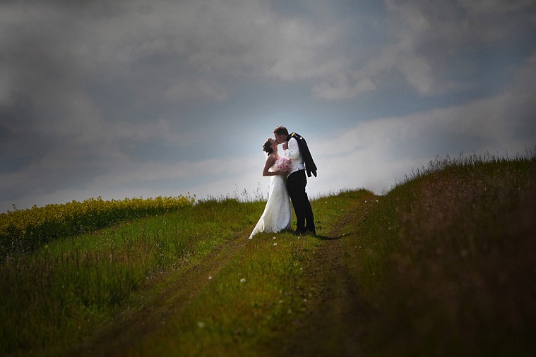 Ramsey Kunkel Weddings captures a beautiful photograph of a bride and groom at their summer wedding near Calgary, Alberta 